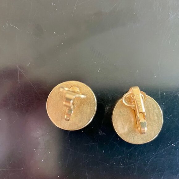 Vintage Trifari Pendent Necklace & Earrings 1974 - Picture 7 of 11